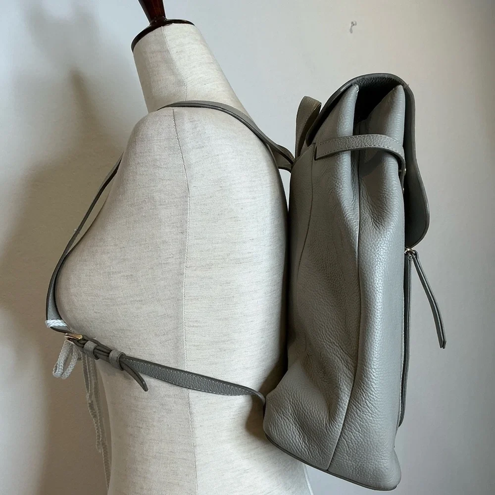 Elegant Pebble Grain Leather Backpack Midsize in Grey